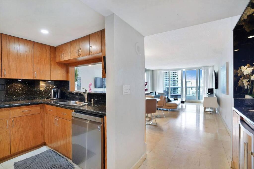 Endless Summer! Incredible Water Views Apartamento Miami