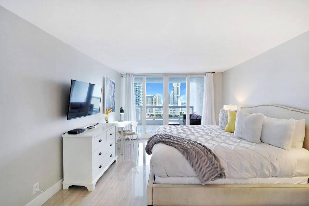 Endless Summer! Incredible Water Views Apartamento Miami