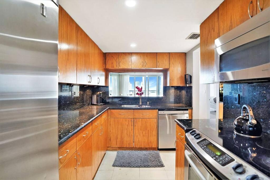 Endless Summer! Incredible Water Views Apartamento