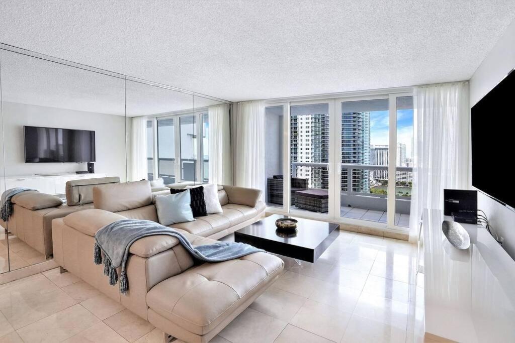 Endless Summer! Incredible Water Views Apartamento Miami