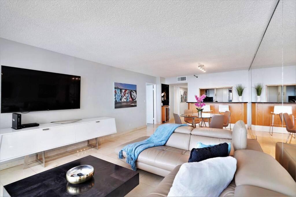 Endless Summer! Incredible Water Views Apartamento Miami